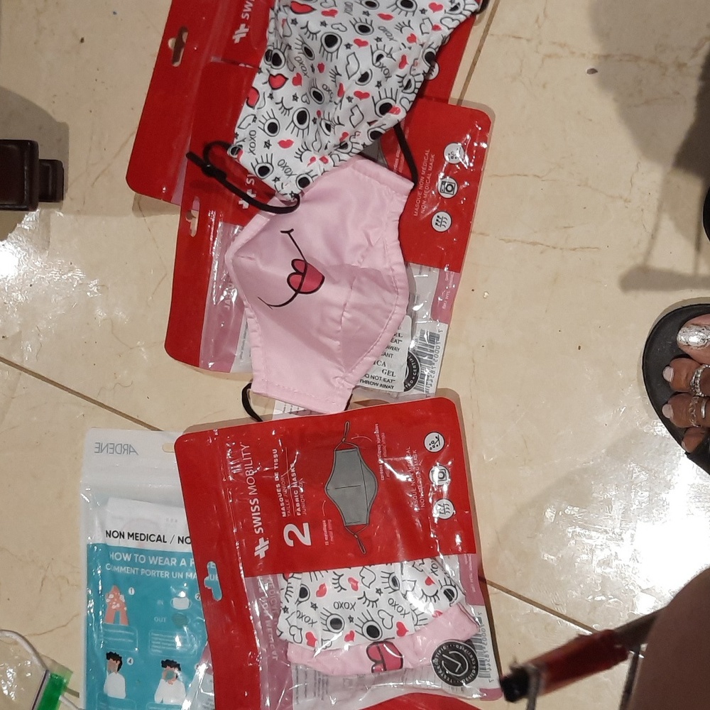 FLU SEASON REUSABLE SWISS MOBILITY GIRLS 😷 FACE MASKS 💋 LIPS ❤️ XOXO NWT